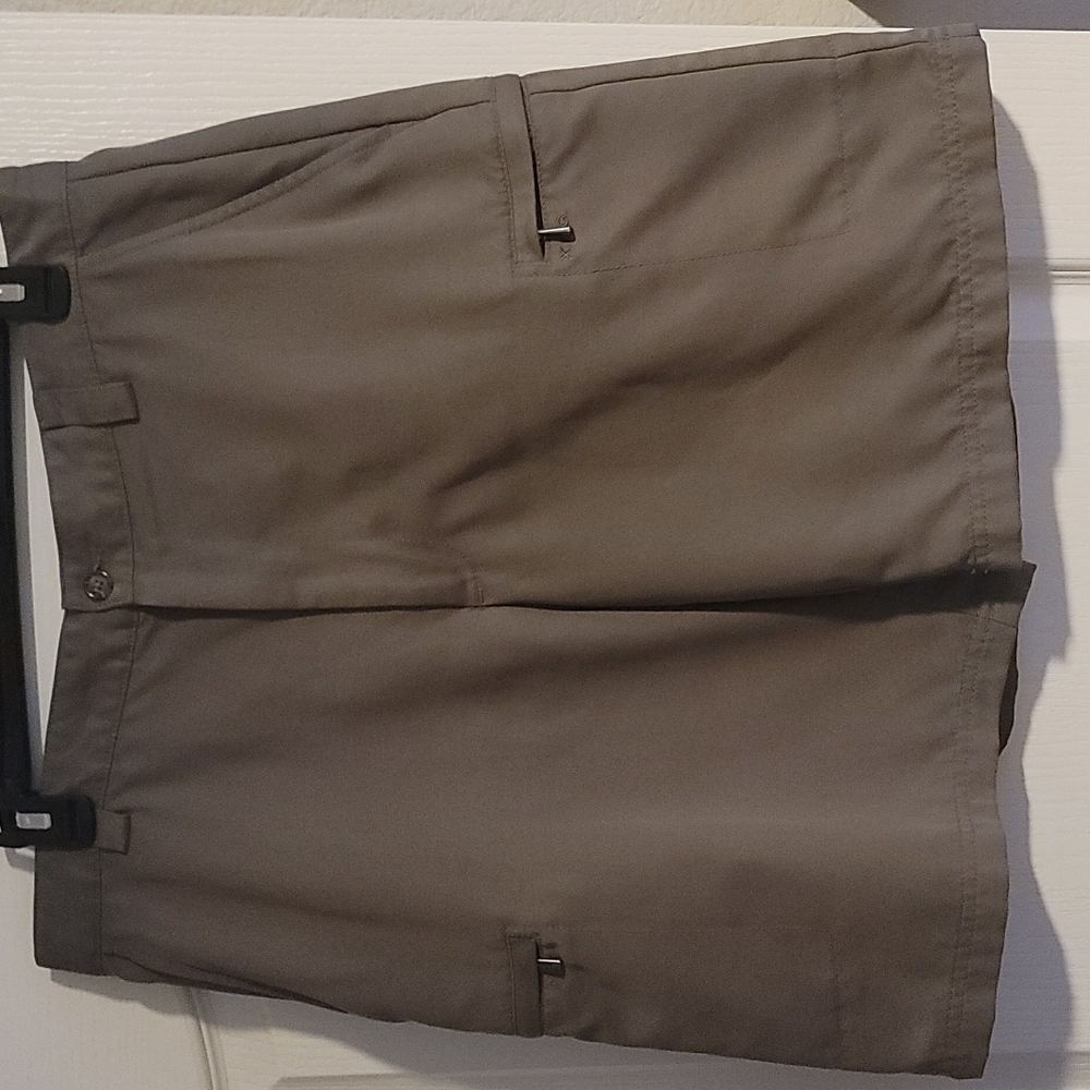 Men's Izod XFG size 33 green golf short